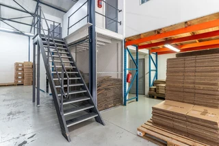 Combined units, A grade warehouse &amp; office 200amps in secure park.