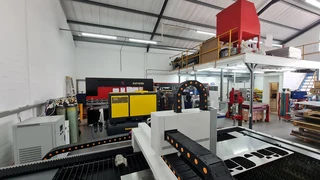 220m2 factory  to let in popular secure business park in Southern Suburbs