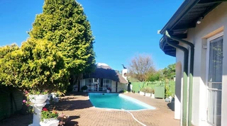 SOLID FAMILY HOME WITH SPARKLING POOL