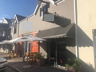 SOUGHT-AFTER LOCATION IN RICHMOND HILL