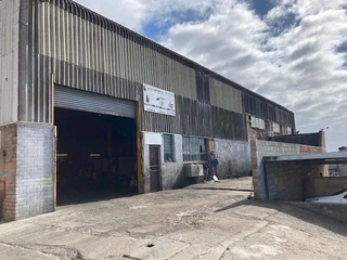 Warehouse Space in Enclosed Complex Available for Lease