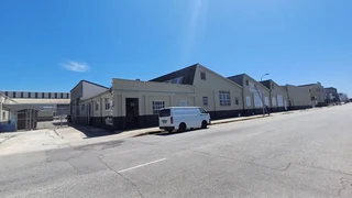 Warehouse to let in North End