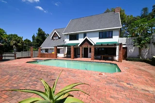 DELIGHTFUL DOUBLE STORY IN COWIES HILL!