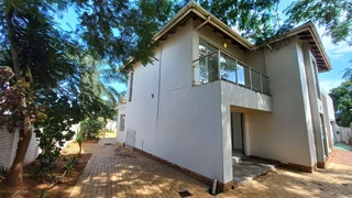Spacious 3 Bedroom 3.5 Bathroom House For Sale in Sunningdale