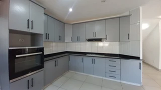 Spacious 3 Bedroom 3.5 Bathroom House For Sale in Sunningdale