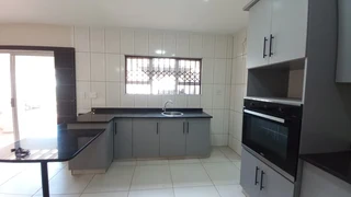 Spacious 3 Bedroom 3.5 Bathroom House For Sale in Sunningdale