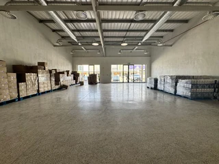 Spacious Retail Outlet To Let In Cornubia