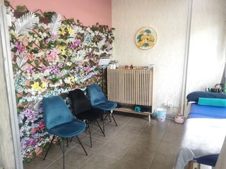 Prime property presents - road facing commercial space