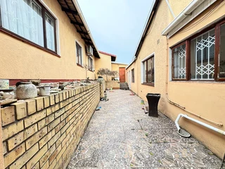 Luxurious and Spacious  Family Home For Sale In Phoenix