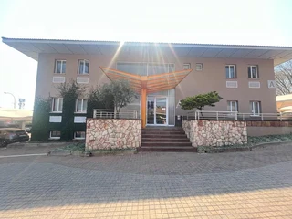 Neat office space available for rent in Houghton Estate