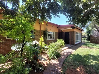 Spacious 3 bedroom house to let in Parktown Estate