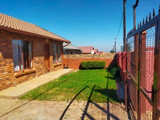 2 bedroom house to let in Soshanguve WW