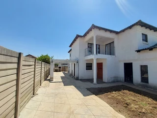 4 Bedroom house and Cottage
