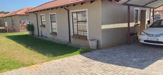 3 Bedroom 2 bathroom cluster in Heatherview