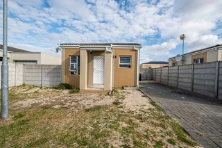 Modern and Neat 2-Bedroom Home in Bella Donna Estate