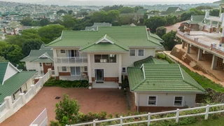 Luxury Living Awaits in Secure Freestanding Kindlewood Estate Home