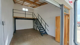 12sqm Office To Let in Willow Park Manor