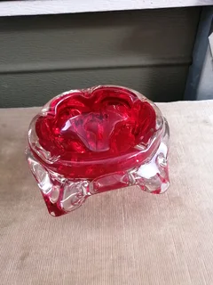 2 Vintage glass ashtrays