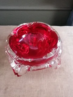 2 Vintage glass ashtrays