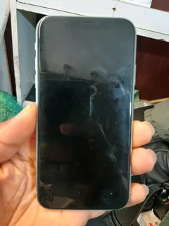 IPhone 11 64g wifi only R2000
