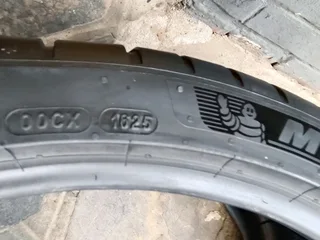Two tyres sizes 305/30/21 Michelin pilot sport 4s now available