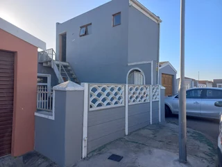 Affordable 3 bedroom home PLUS a seperate entrance in Strandfontein Village!