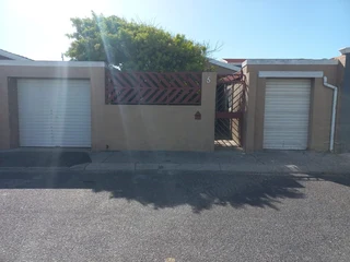 Charming 3 bedroom family home for sale in your favourite neighborhood PLUS a separate entrance!!