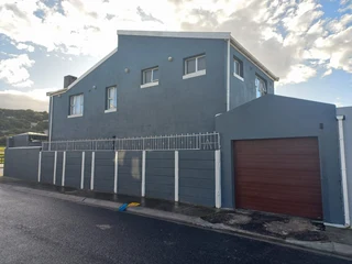 Beautiful 4 bedroom family home located in a quiet corner of Westridge