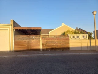 Perfect starter home or investment opportunity!!