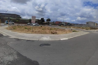 Opportune Vacant land available in Eastridge!