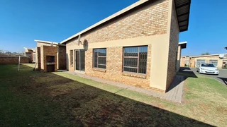 Charming 3 Bedroom Townhouse To Let in Staalrus, Vanderbijlpark!