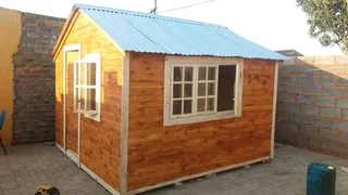 Log cabin Wendy houses