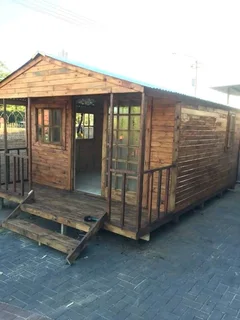 Log cabin Wendy houses