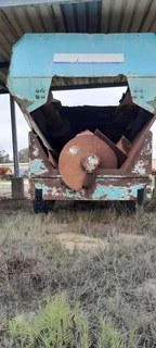 Labrador 160 Feed mixer for sale needs TLC not currently running