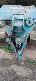 Labrador 160 Feed mixer for sale needs TLC not currently running