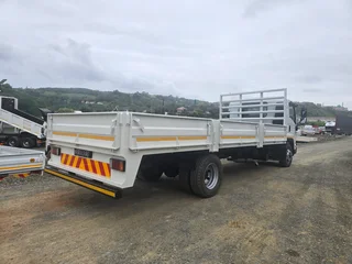 2015-- ISUZU FSR800 AMT DROPSIDE BODY TRUCK- AA4212