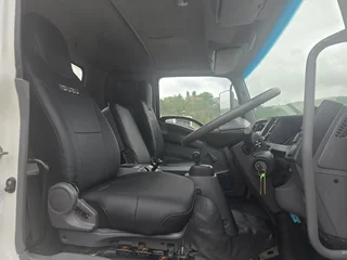 2015-- ISUZU FSR800 AMT DROPSIDE BODY TRUCK- AA4212