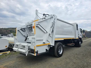 2016- ISUZU FTR850 COMPACTOR TRUCK- AA4175