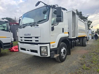 2016- ISUZU FTR850 COMPACTOR TRUCK- AA4175
