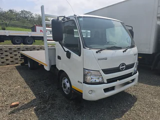 2016- HINO 300-814 FLATDECK TRUCK- AA4058