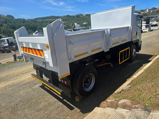 2018- ISUZU FRT850 TIPPER TRUCK- AA4220