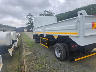 2017- ISUZU FRR550 TIPPER TRUCK- AA4222