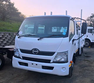 2013- HINO 300-815 CREWCAB DROPSIDE &#43; CRANE TRUCK- T755