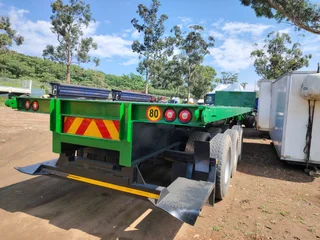 1988- HENRED FRUEHAUF FLATDECK TRAILER- T625