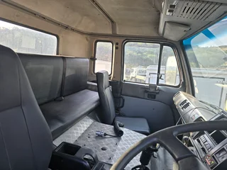 2004- NISSAN UD290 TRUCK TRACTOR- T479