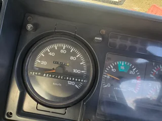 2004- NISSAN UD290 TRUCK TRACTOR- T479