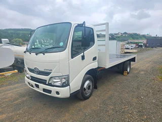 2017-toyota Dyna 4093 Driving School  Flatdeck Body Truck- T822/t823