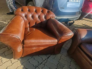 Genuine Chesterfield leather couches (3&#43;1)