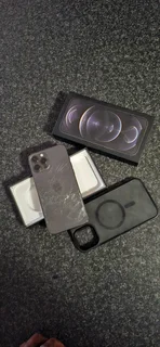 Iphone 12 Pro Max 256gb, battery healthiness 70