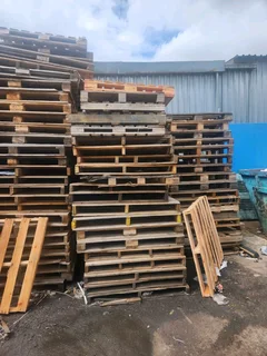 We collect wooden pallets n plastic pallet